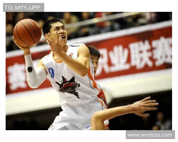 张庆鹏:从篮球场上的拼搏者到商业领域的成功转型者 张庆鹏:从篮球场上的拼搏者到商业领域的成功转型者